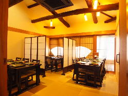 京都祇園の路地奥、一軒家。京町家を改装した風情ある建物で和食