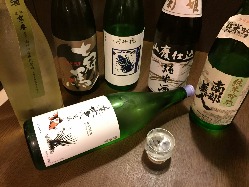 日本全国の地酒を月替わりでご提供