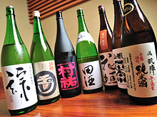 魚の旨みを引き立てる日本酒は 全国から取り寄せています