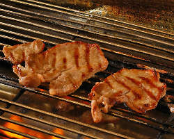 塊肉で仕入れる牛肉料理にも大人気★ぜひご注文ください！