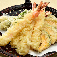 海の幸と季節野菜の天ぷら盛り