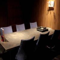 6名様までのテーブル個室は、接待にも相応しい空間です。