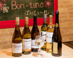 多彩なワインに日本酒 味わい豊かな滋賀の地酒もおいています