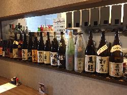 プレミア焼酎がズラリ！日本酒の種類も豊富、果実酒やワインも有