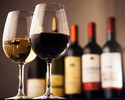 燻製料理に合わせたワインも豊富にご用意しております