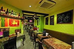 《店内の雰囲気》 緑を基調としたアジアンテイストが人気です。
