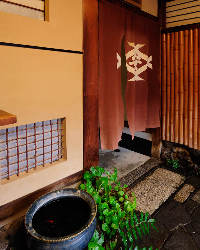 創業天保十年（西暦1839年）から受け継がれてきた「京の旅宿」
