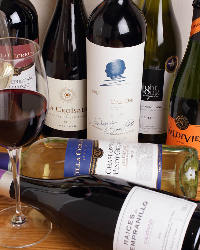 【ワイン】季節のおすすめワインなど、随時入荷あり。