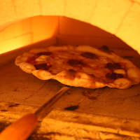 店内の窯で焼き上げる手作りピッツァも絶品です！
