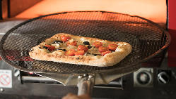 500度のオーブンで一気に焼き上げる絶品手作りピザ！