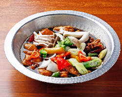冬にぴったりの韓国鍋！お好きな鍋で身体も温まります。