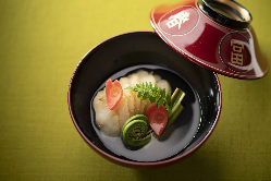 四季の風趣を凝らした伝統の京料理の数々。