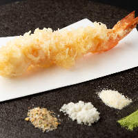 新鮮なネタは寿司だけでなく天麩羅でも提供。うまみが溢れます