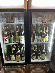 常時50種の日本酒を取り揃えております。