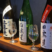 日本酒も厳選して取り揃えております