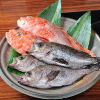 旬の鮮魚を使用した料理長の煮付けはご飯がほしくなるくらい絶品