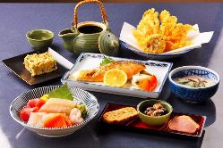 北信州郷土料理や豊富な山菜がお勧め、日本海 新鮮魚介と共に