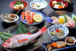 根曲がり筍と山菜、日本海朝どれ魚等の会席料理