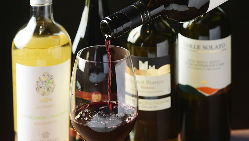 イタリアのワインやジンなど、料理に合うお酒を多数ご用意！