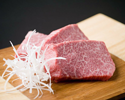 豊橋ミートセンター直送の安心安全な県産肉を提供いたします。