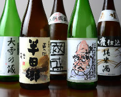 愛知県の地酒を中心に各地の美酒銘酒を多数取り揃えております