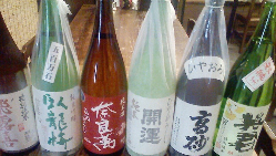 静岡県内全ての27蔵元から仕入れる日本酒を取り揃えています！