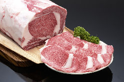 お出しする肉は全て、名産松阪肉専門「朝日屋」が厳選した松阪牛