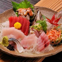 伊豆近海の新鮮なお魚を「囲炉茶屋」にてご堪能ください。