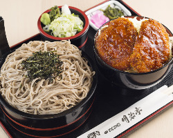 名物ソースカツ丼と信州蕎麦が一緒に楽しめる、大変お得なセット