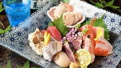 【季節の味覚】 市場で目利きした鮮魚など、四季折々の食材たち