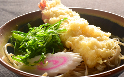 揚げたてのサクサク天ぷらは、軽い食感で食べていて飽きません♪