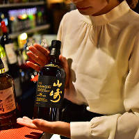 ウイスキーは日本から海外まで豊富にとりそろえております。