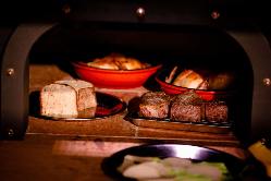 肉焼き専用の石窯まで焼き上げるお肉料理は絶品です。