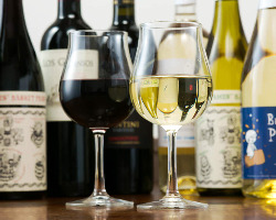 【各国より厳選したワイン】 リーズナブルにお楽しみ頂けるラインナップ！