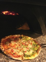 イタリア直輸入の薪火焼ピザ釜