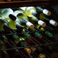 【ワイン】 テイスティングし厳選する約45種類のラインナップ