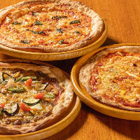 【ピザ】 旬の食材を使った月替わりのピザを3～4種類ご用意