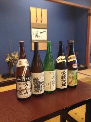 地元石川県の地酒など種類豊富に取り揃えております。