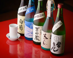 季節に合わせて美味しい日本酒を揃えています！
