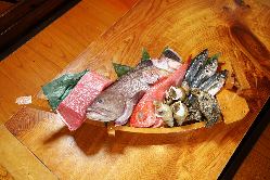 “新鮮魚介を堪能” 漁港より直送された鮮度抜群の魚をお刺身で