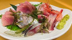 【鮮魚】 厳しい目利きで選ぶ鮮魚は、旬を重視しました