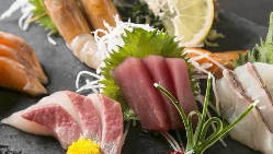 【アラカルト】 市場直送の旬鮮魚や黒毛和牛の肉寿司をご堪能