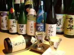 全国、県内とも厳選した日本酒を多数ご用意!
