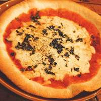 ミトラオリジナルの薄生地ピザはとても人気です！