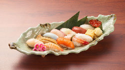 市場直送で仕入れる鮮魚のお寿司はぜひ食べていただきたい逸品！
