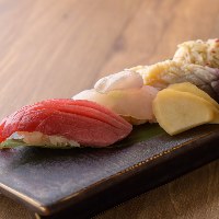 上質な旬の素材を使用したお寿司をご堪能下さい。