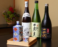 季節に応じて銘柄の変わる日本酒は常時20種以上を揃える