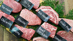 【国産黒毛牛】 一頭買いなので12種のステーキが食べられる！