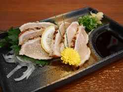 『岡山森林鶏のタタキ』は柔らかでとろける食感がGOOD！